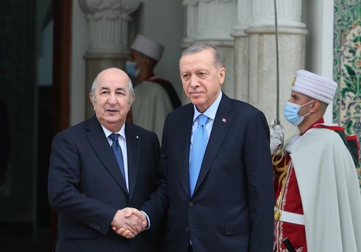 Cumhurbaşkanı Erdoğan Cezayir'de resmi törenle karşılandı