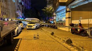 Evde iki grup arasında çıkan kavga kanlı bitti!  Camdan atlayan iki kişiden biri öldü, diğeri ise klima sayesinde kurtuldu