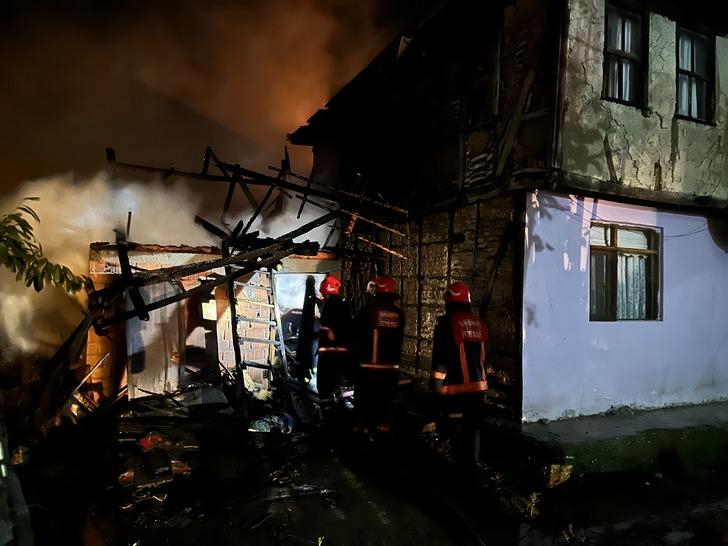 Sakarya'da bir evde çıkan yangın hasara neden oldu