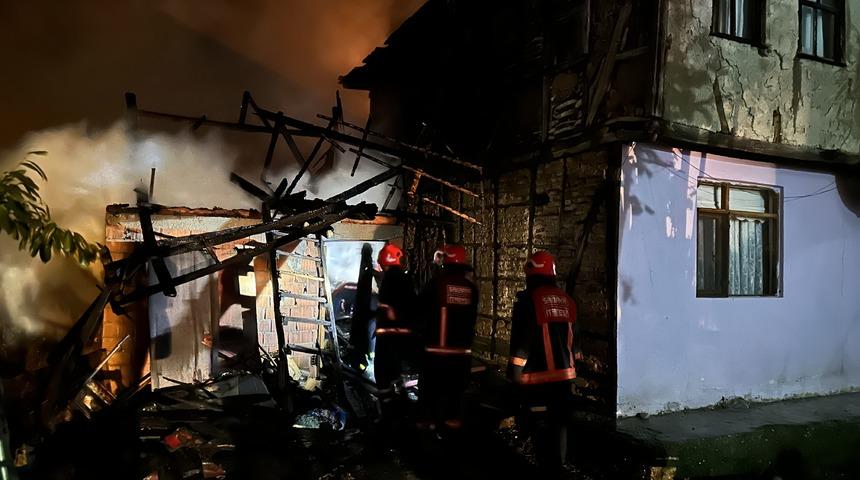 Sakarya'da bir evde çıkan yangın hasara neden oldu