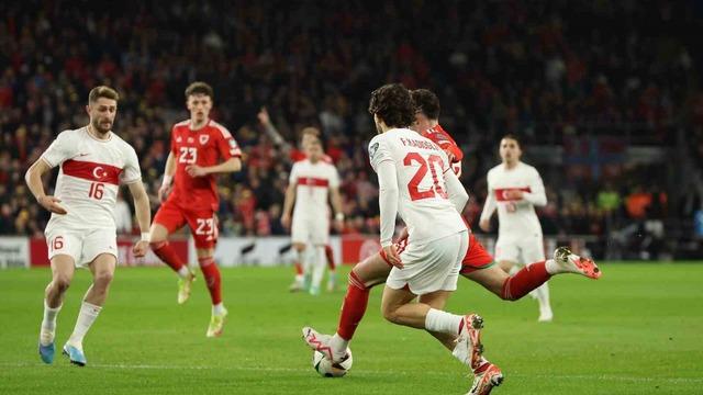 Cumhuriyet tarihinde bir ilki başardık! A Milli Takım Galler ile 1-1 berabere kalarak D Grubu'nu lider tamamladı