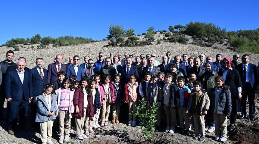 Osmaniye&rsquo;de &Ouml;ğretmenler G&uuml;n&uuml; i&ccedil;in 200 fidan dikildi