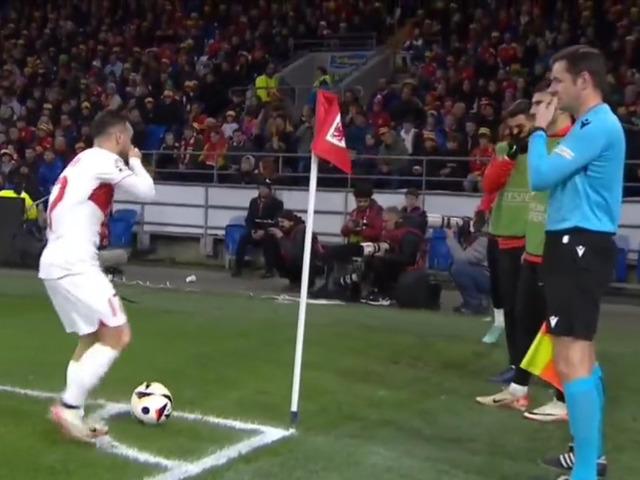 Yusuf Sarı'dan ısınan oyuncularımıza küfürlü tepki! ''Sanki sahada çay içiyorum, kahve içiyorum''