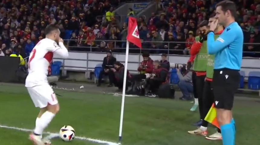 Yusuf Sarı'dan ısınan oyuncularımıza küfürlü tepki! ''Sanki sahada çay içiyorum, kahve içiyorum''