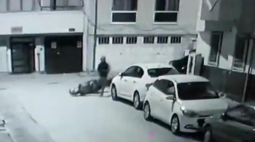 Mahalleliye yakalanan hırsızlık ş&uuml;phelileri motosikleti bırakıp ka&ccedil;tı