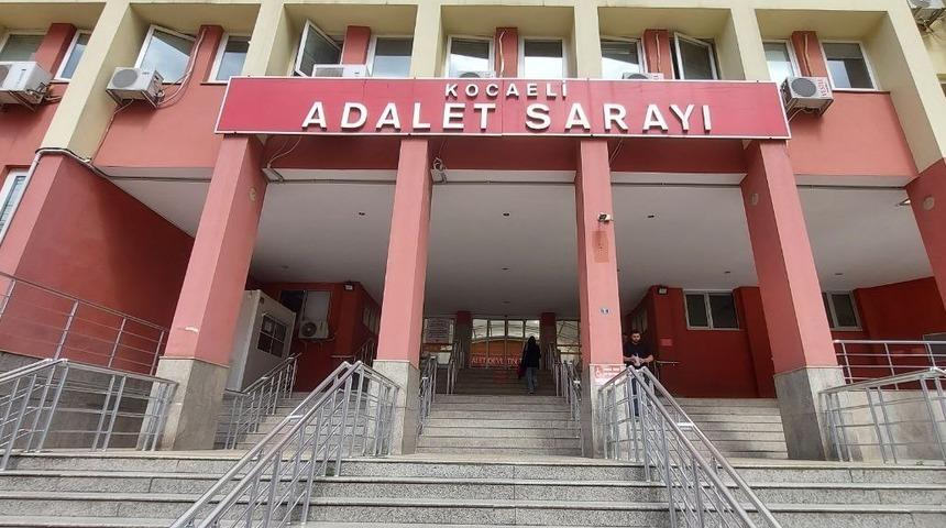 "İstihbarat görevlisiyim" dedi, yaşlı kadını dolandırdı