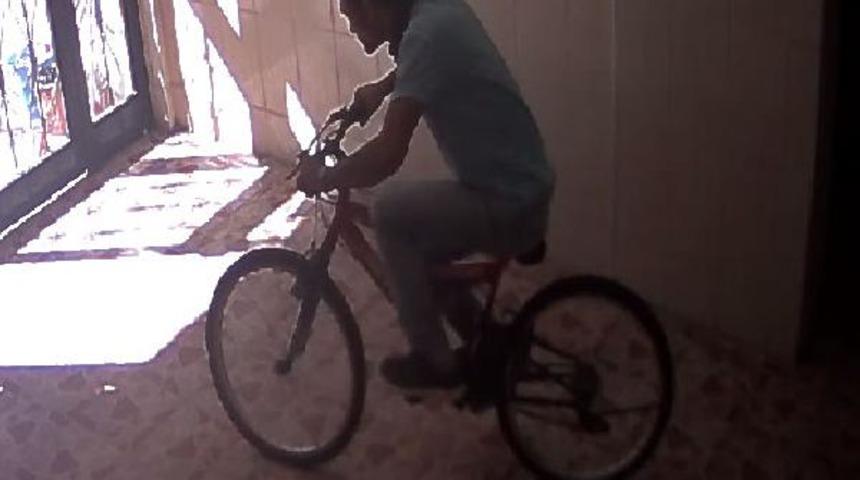 Bisiklet hırsızını akrep d&ouml;vmesi ele verdi