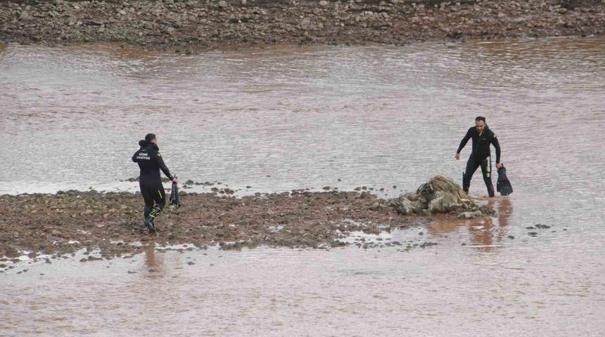 Dicle Nehri&rsquo;nde kaybolduğu değerlendirilen &ccedil;ocuk aranıyor