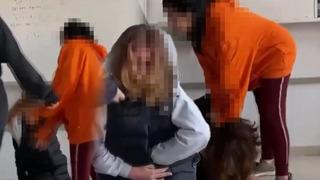 Sınıfta kız öğrenciyi darp edip kayda aldılar, sosyal medyada paylaştılar: 'Çok güzel saçların varmış senin'