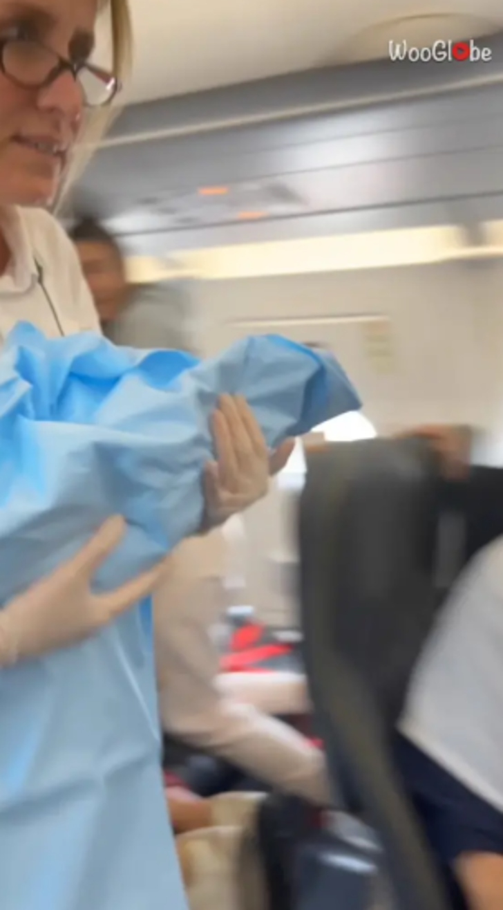 Yolcuların şaşkın bakışları altında hamile yolcu doğum yaptı! Yolcular alkışlayarak tezahürat yaptı G3