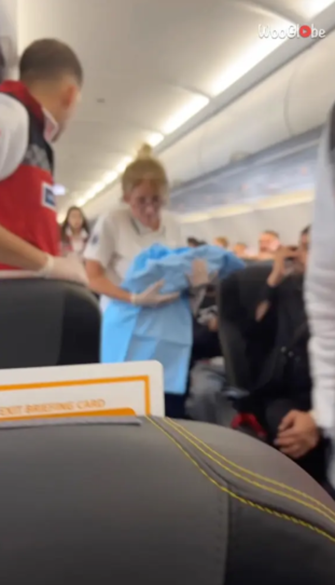 Yolcuların şaşkın bakışları altında hamile yolcu doğum yaptı! Yolcular alkışlayarak tezah&uuml;rat yaptı