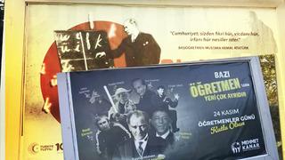 Öğretmenler günü afişleri gündem yaratmıştı! Yenileri asıldı, Mustafakemalpaşa Belediye Başkanı'ndan açıklama geldi