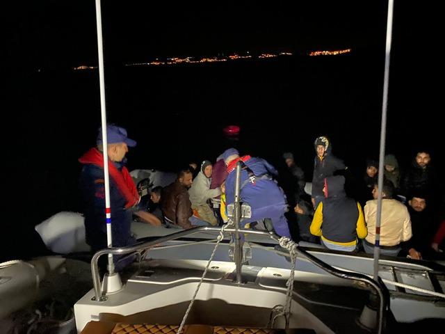 Bodrum açıklarında 30 düzensiz göçmen kurtarıldı, 34 göçmen yakalandı