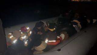 Balıkesir açıklarında 23 düzensiz göçmen yakalandı