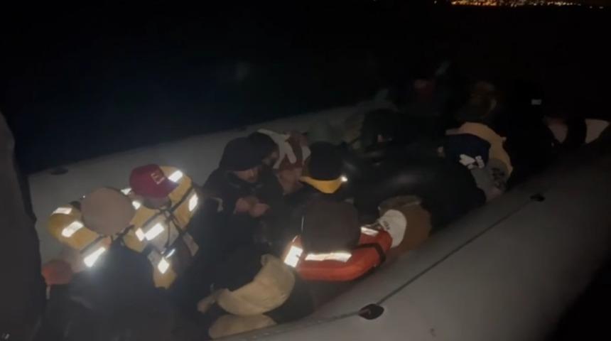 Balıkesir açıklarında 23 düzensiz göçmen yakalandı