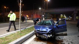 Sivas'ta köprü duvarına çarpan otomobilin sürücüsü yaralandı