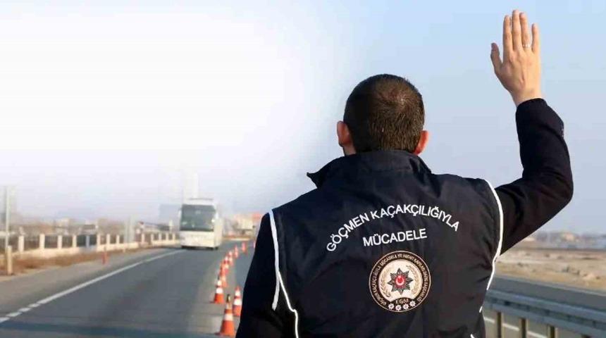 Erzincan&rsquo;da Afganistan uyruklu 13 d&uuml;zensiz g&ouml;&ccedil;men yakalandı