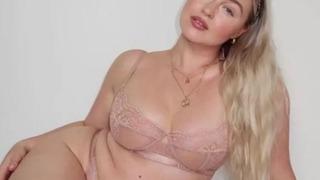 Sütyensiz hallerini paylaşıp çözümünü gösterdi! Iskra Lawrence yine adından söz ettirdi