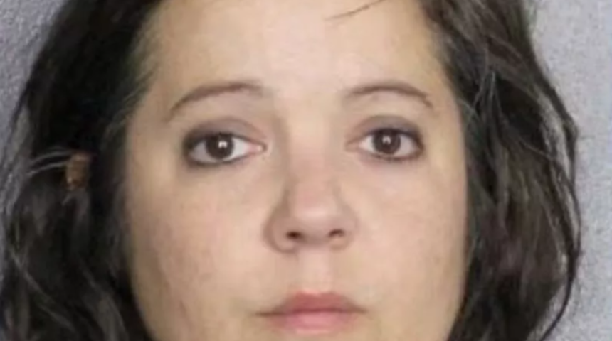 Cep telefonundan çıkan görüntüler kan dondurdu! Köpeğine cinsel tacizde bulunan kadının telefonundan çocuk pornografisi görüntüleri çıktı