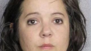 Cep telefonundan çıkan görüntüler kan dondurdu! Köpeğine cinsel tacizde bulunan kadının telefonundan çocuk pornografisi görüntüleri çıktı