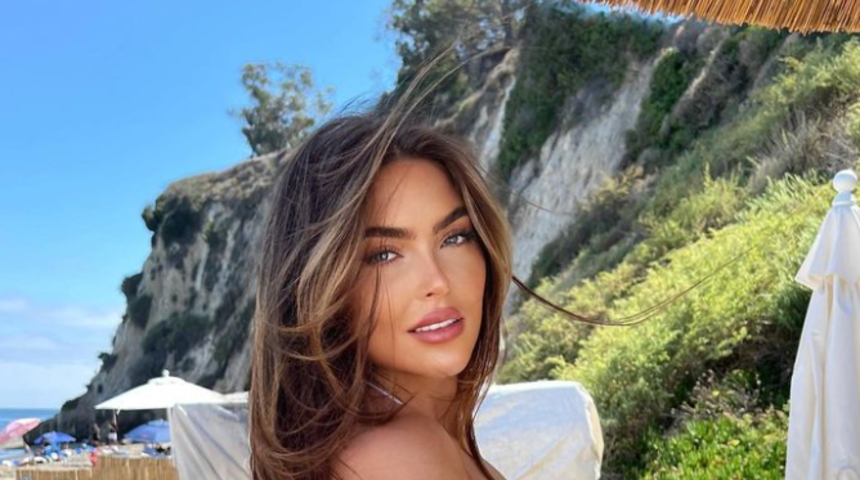 Sosyal medya fenomeni Julia Sandoval duştan çıkar çıkmaz paylaştı! Havlulu pozuyla yer yerinden oynadı