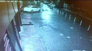 Cihangir'de kapkaççılar genç kıza kabusu yaşattı! Korku dolu anlar kamerada