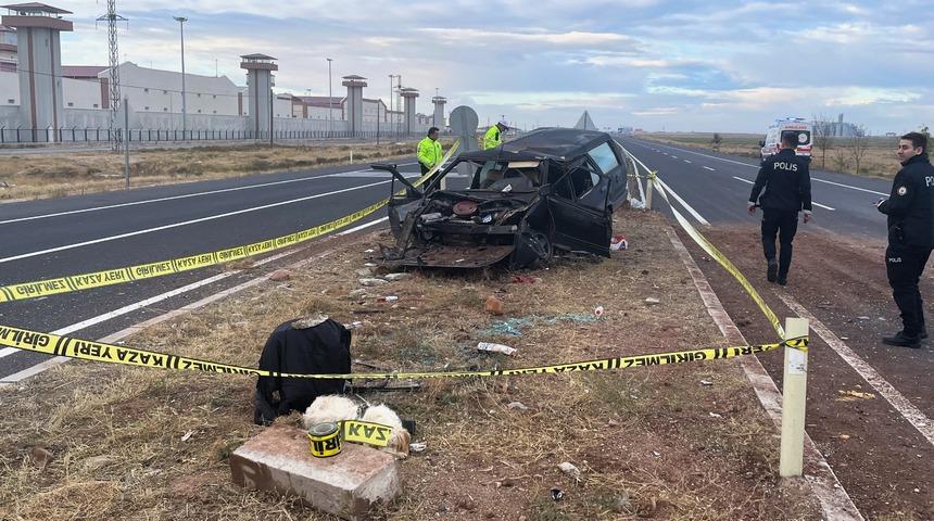 Aksaray'da refüje çarpan otomobildeki kadın öldü