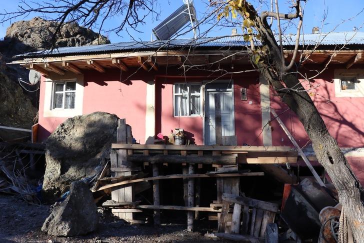 Muhtar ve ailesi, gece yarısı büyük bir gürültü ile uyandı! Deprem olduğunu sanarak dışarı koştular ve... G2