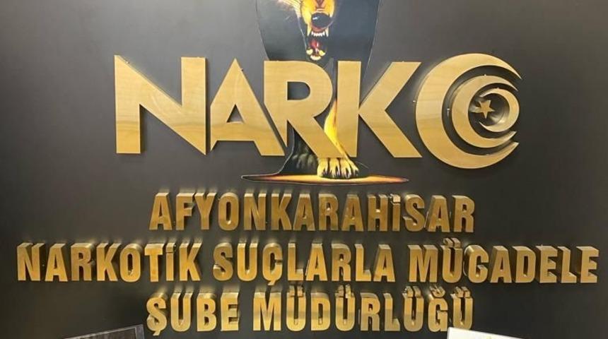 Otogarda yapılan polis denetiminde 151,29 gram metamfetamin ele geçirildi