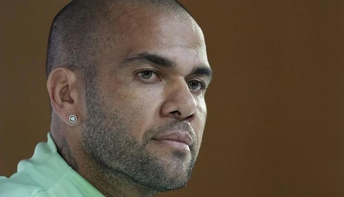 Cinsel saldırıdan tutuklu yargılanan Dani Alves’in 9 yıl hapsi istendiDünyadan Futbol