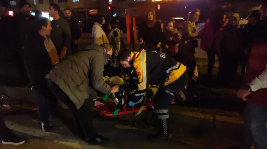 Bursa'da kamyonetin çarptığı anne ve kızı yaralandı