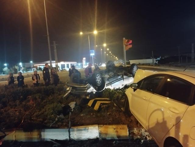 Balıkesir'de iki otomobilin çarpıştığı kazada 1 kişi öldü, 2 kişi yaralandı