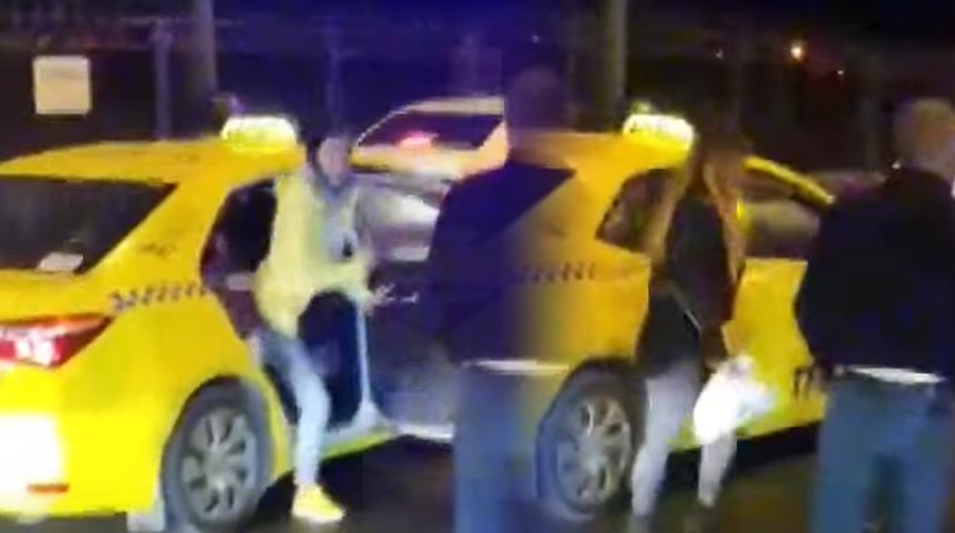 İstanbul'daki görüntü sosyal medyada gündem oldu! Hedefteki taksici konuştu: 'Tezgah kurdular'