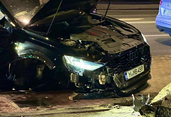 Mario Balotelli trafik kazası geçirdi! Yürürken sendeleyen yıldız oyuncunun arabası tanınmaz hale geldi