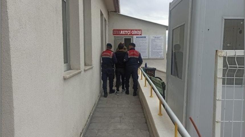 20 ayrı su&ccedil;tan kaydı bulunan şahıs jandarma ekiplerince yakalandı