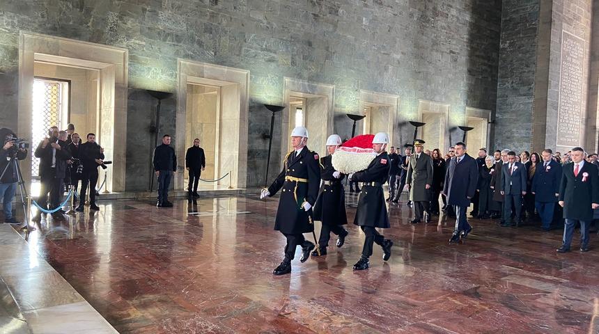 Bakan Tekin ve &ouml;ğretmenlerden Anıtkabir'e ziyaret