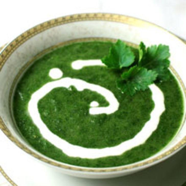 S&uuml;tl&uuml; Ispanak &Ccedil;orbası