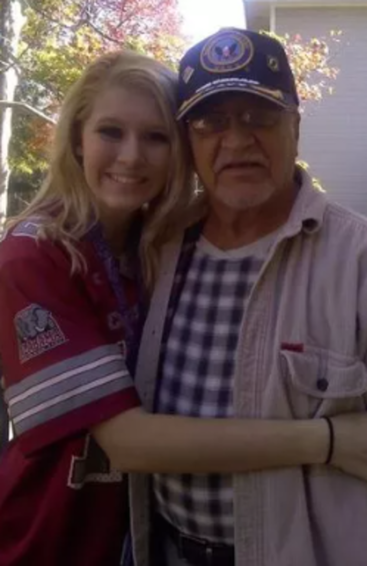 Kız arkadaşının tesisatçıyla kendisini aldattığını söyleyen 84 yaşındaki adam isyan etti! "İhanet kalbe saplanan bir bıçak gibi" G1