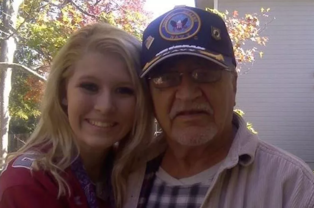 Kız arkadaşının tesisat&ccedil;ıyla kendisini aldattığını s&ouml;yleyen 84 yaşındaki adam isyan etti! "İhanet kalbe saplanan bir bı&ccedil;ak gibi"