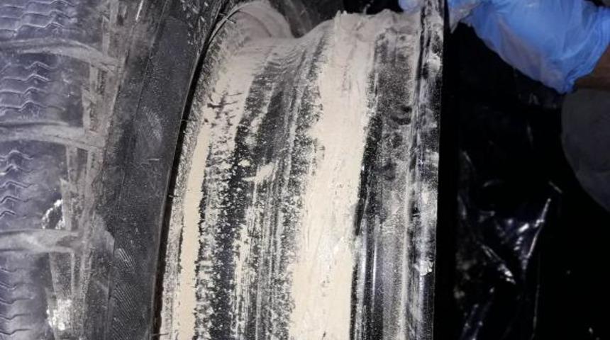 Otomobilin lastiklerinde 2 kilo 145 gram eroin bulundu