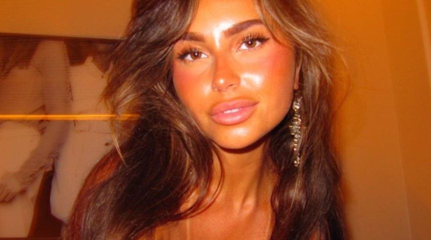 Sosyal medya fenomeni Claudia Tihan bikini izlerini göstermek isteyince açıldıkça açıldı! Uyguladığı sansür bile yeterli olmadı