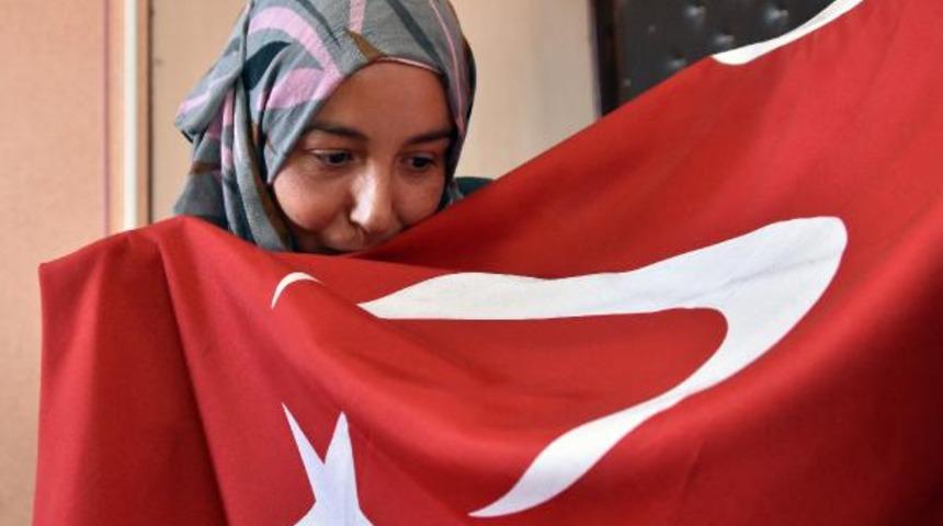 İsimleri 'T&uuml;rkiye' olan Suriyeli ve Iraklı iki kadın, T&uuml;rkiye'yi anavatanları gibi g&ouml;r&uuml;yor