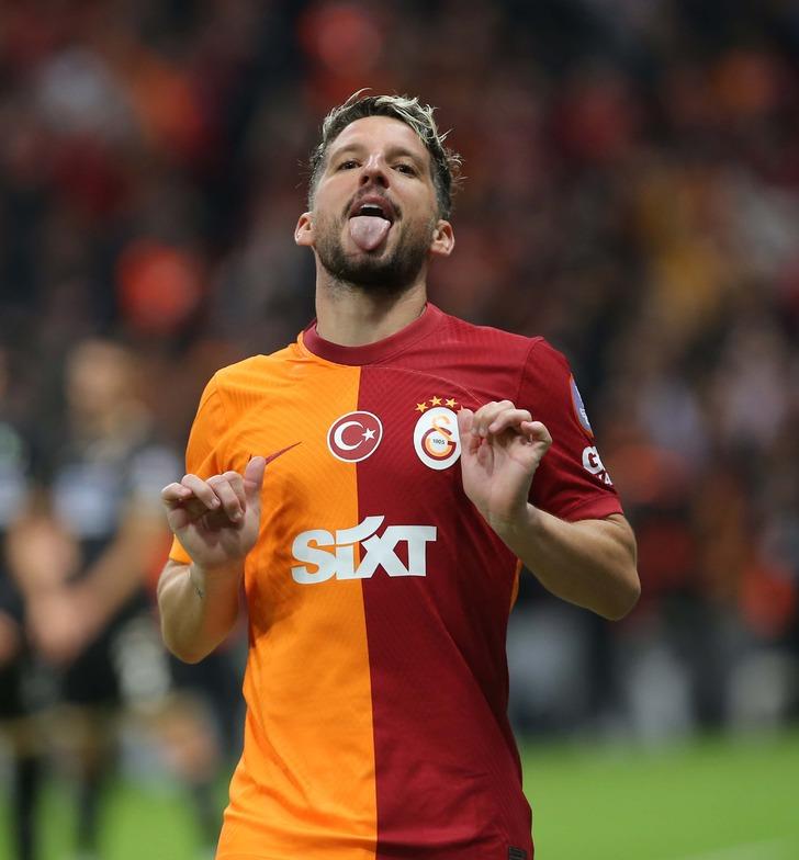 Galatasaray'ın 4-0'lık galibiyeti sonrası dikkat çeken yorum! "Karabasan gibi çöktüler, United karşısında favori" G2