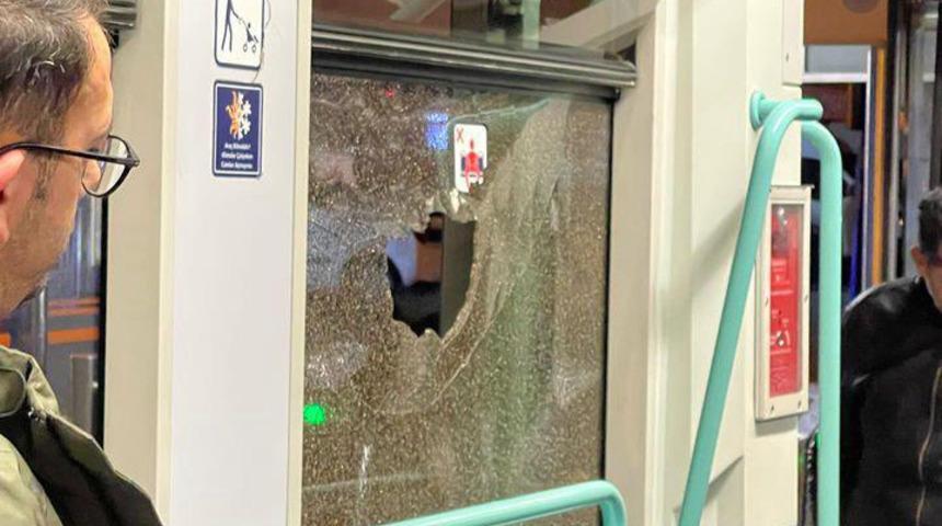 Kabataş-Bağcılar seferini yapan tramvaya taşlı saldırı