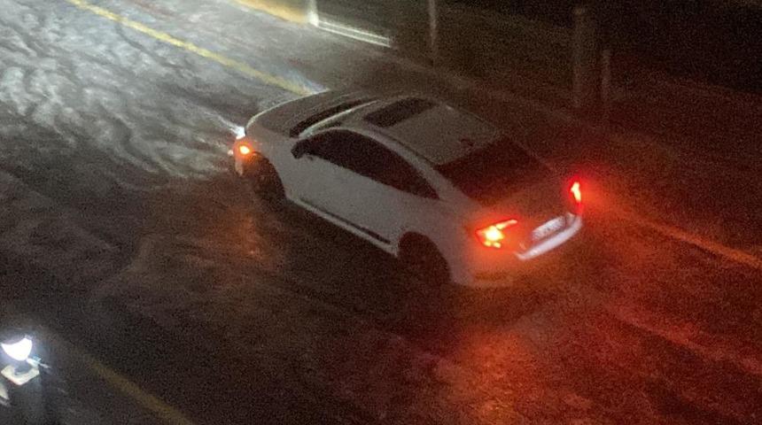 Yer: Mersin! Dolu yağışı 10 dakika sürdü, her yer beyaza büründü