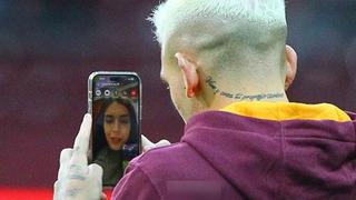 Galatasaraylı Lucas Torreira maç öncesi sahada Devrim Özkan'ı aradı! O anlar sosyal medyayı salladı