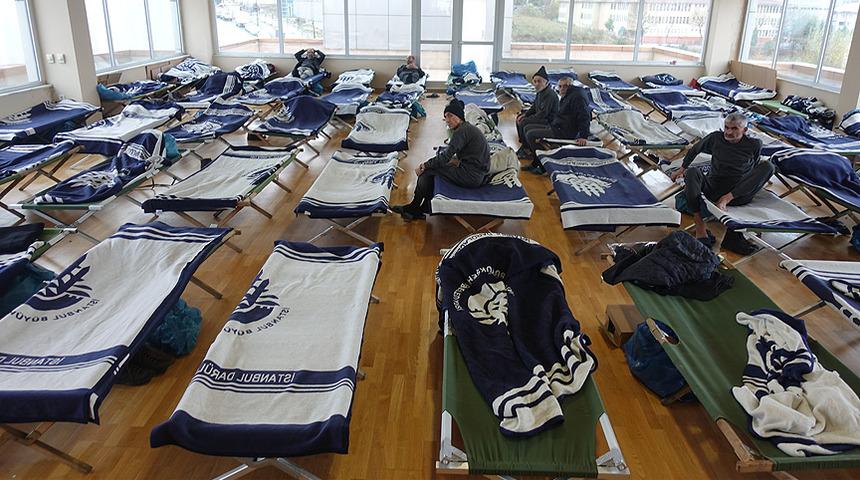 Vali Gül'den kritik çağrı! 'Evsizleri 112'ye bildirin'