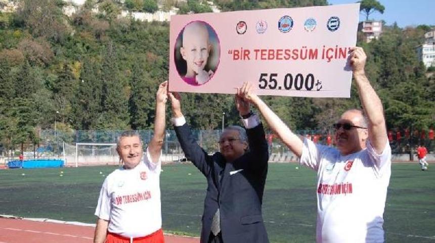 &Ouml;ğrenciler har&ccedil;lıklarını kanserli &ccedil;ocuklar i&ccedil;in biriktirdi