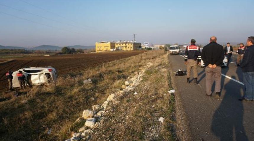 Keşan'da otomobil takla attı: S&uuml;r&uuml;c&uuml; &ouml;ld&uuml;, arkadaşı yaralı