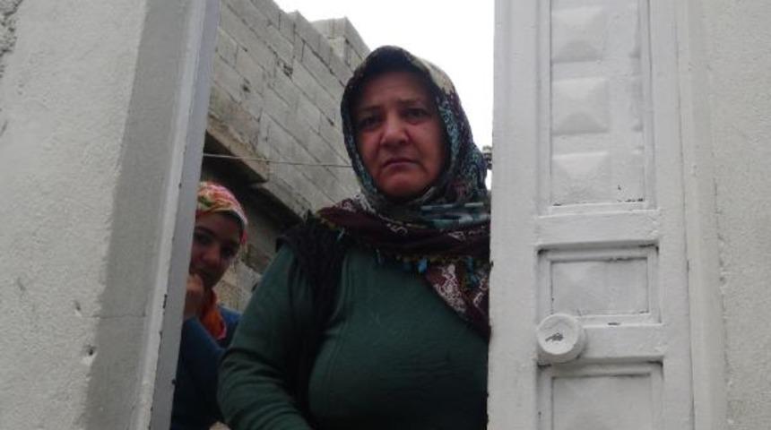 Kopan elektrik teli mahallenin tepkisine yol a&ccedil;tı